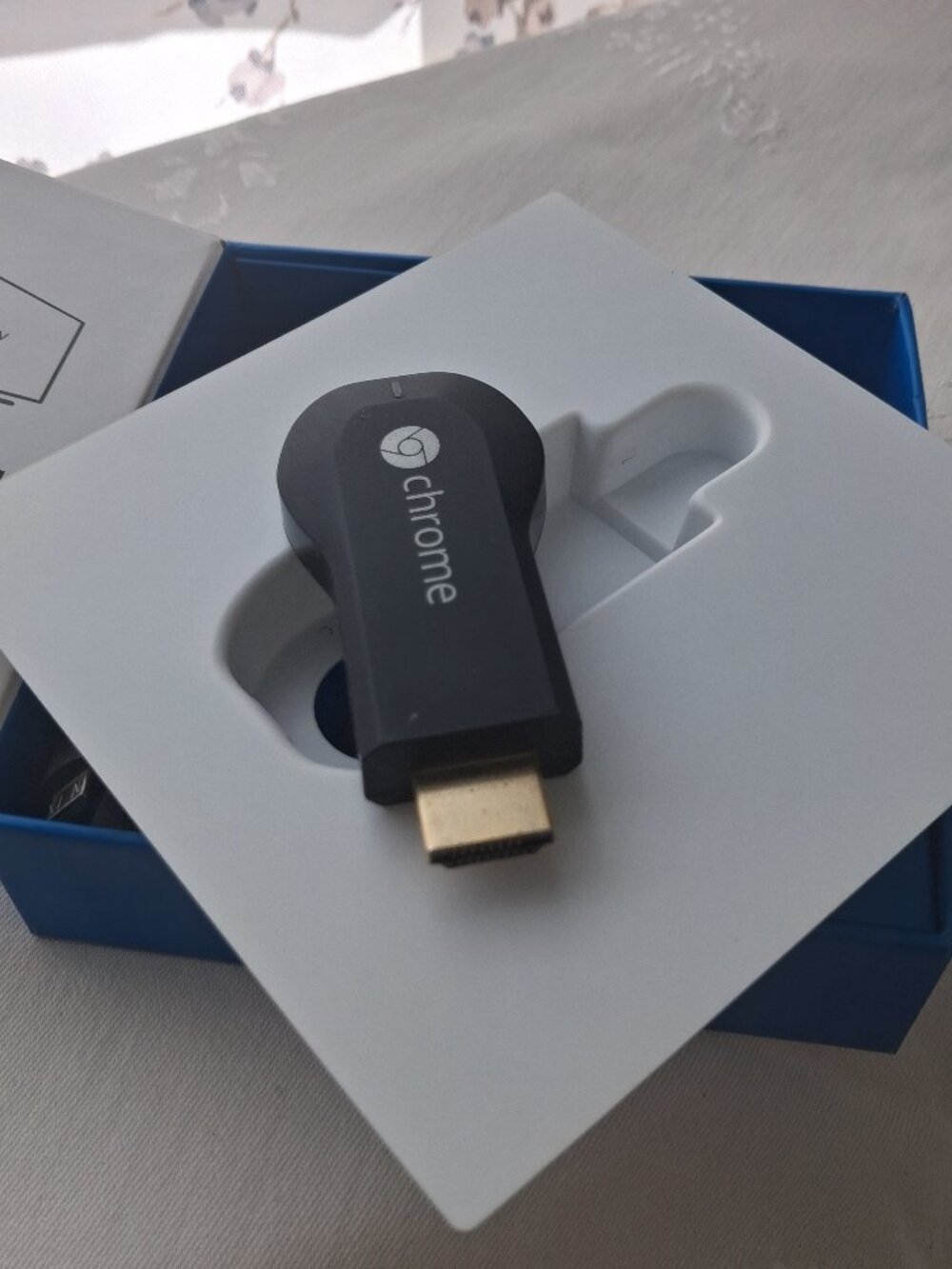 Google Chromecast 1st Gen HDMI Streaming Media Player w/ Box & Cables